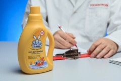 Revisión de gel para lavar a la niñera de orejas: pros y contras, costo, opiniones de los consumidores