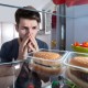¿Cómo eliminar el olor del refrigerador después de la carne podrida en casa?