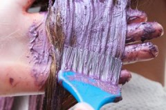 Secretos y consejos sobre cómo y cómo quitar el tinte para el cabello de la piel.