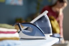 Ventajas y desventajas del uso de generadores de vapor para planchar ropa y ropa, calificación de las mejores.