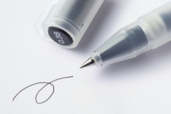 Maneras comprobadas de limpiar la pluma de gel de varias superficies