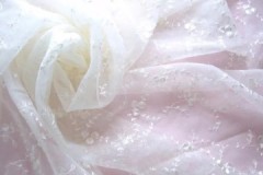 Nota para las amas de casa: cómo lavar el tul para que quede blanco como la nieve