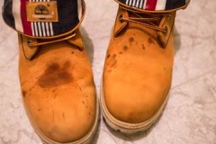 Reglas importantes y formas efectivas de eliminar una mancha de grasa del cuero y la gamuza.