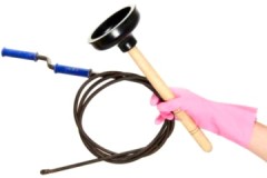 ¿Tu propio fontanero o cómo eliminar tú mismo la obstrucción del baño?