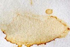 Recomendaciones prácticas sobre cómo eliminar una mancha del papel de forma eficaz y sin consecuencias