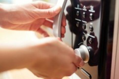 Inusual, pero efectivo: cómo lavar una toalla de cocina en el microondas.