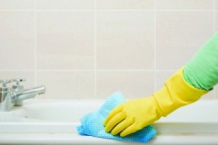 ¿Cómo y con qué limpiar suave y eficazmente una bañera acrílica en casa?