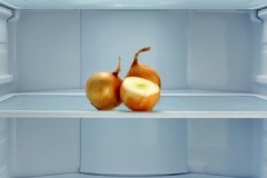 Una pregunta importante: ¿es posible y cómo almacenar correctamente las cebollas en el refrigerador?