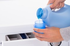 Actuamos de acuerdo con las instrucciones, o dónde llenar el aire acondicionado en la lavadora Samsung