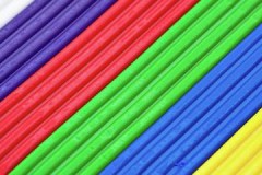 Recetas y consejos sobre cómo quitar la plastilina de la alfombra de manera fácil y sin esfuerzo