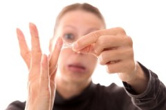 Formas comprobadas de limpiar la resina de las manos en casa