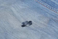 Consejos para amas de casa experimentadas sobre cómo quitar la cera de los jeans de manera fácil y sencilla