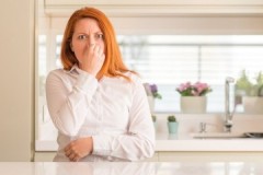 Consejos útiles sobre cómo eliminar rápidamente un olor desagradable en un apartamento y una casa privada.