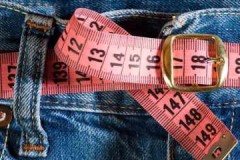 Pequeños trucos sobre cómo lavar jeans estirados para encoger