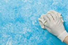 Maneras comprobadas de quitar la pintura de las paredes del baño usted mismo