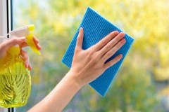 ¿Es posible y cómo lavar adecuadamente las ventanas con amoníaco?