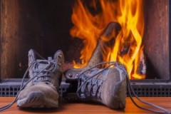 Buenos consejos y recomendaciones sobre cómo secar las zapatillas rápidamente después del lavado, la lluvia o la nieve.