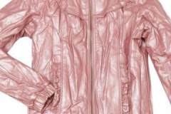 Consejos útiles sobre cómo suavizar una chaqueta de cuero sintético en casa.